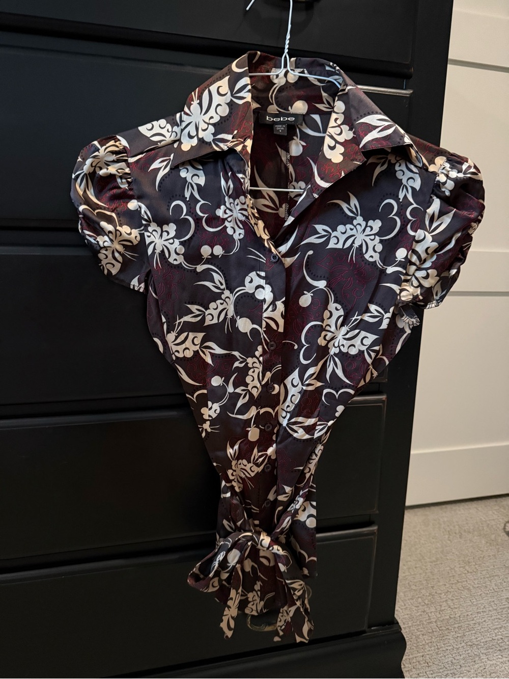 bebe Satin Floral Tie-Hem Blouse in espresso and Ivory